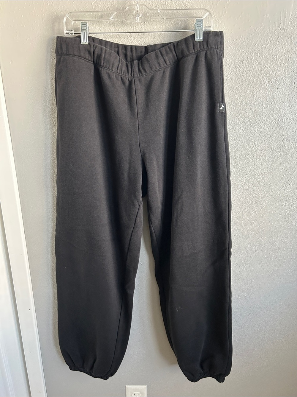 Joylab Women’s black Fleece Joggers with pocket Logo